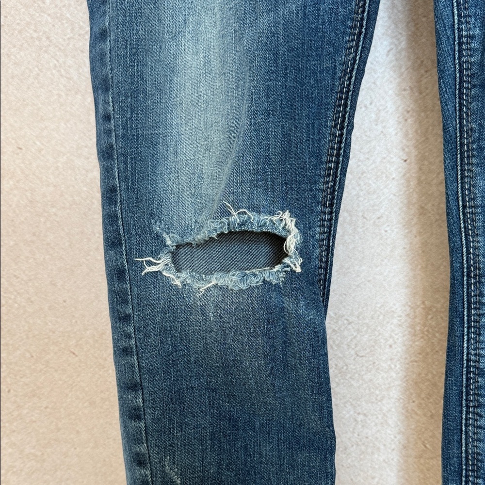 Silver Jeans Classic Dark Blue Skinny Jeans with Low High Ankles - Picture 3 of 10